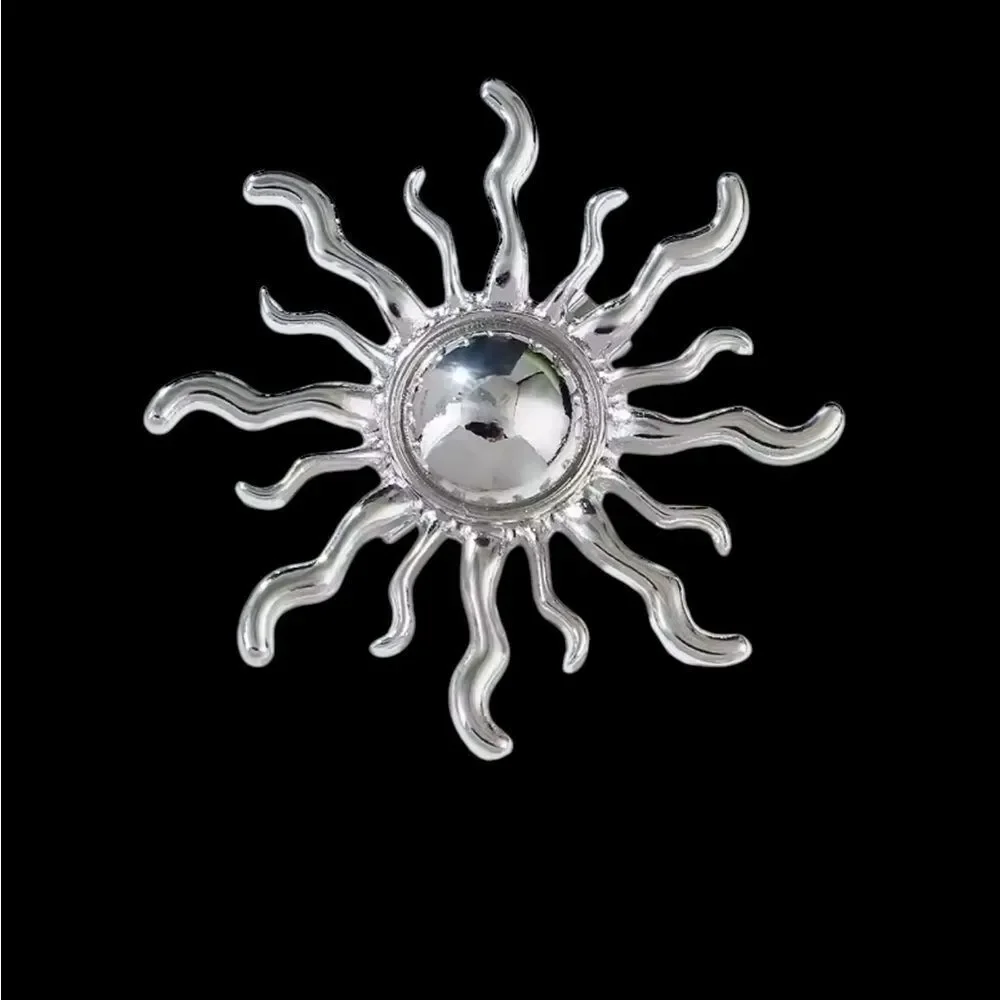 SILVERTONE SUN BROOCH‎